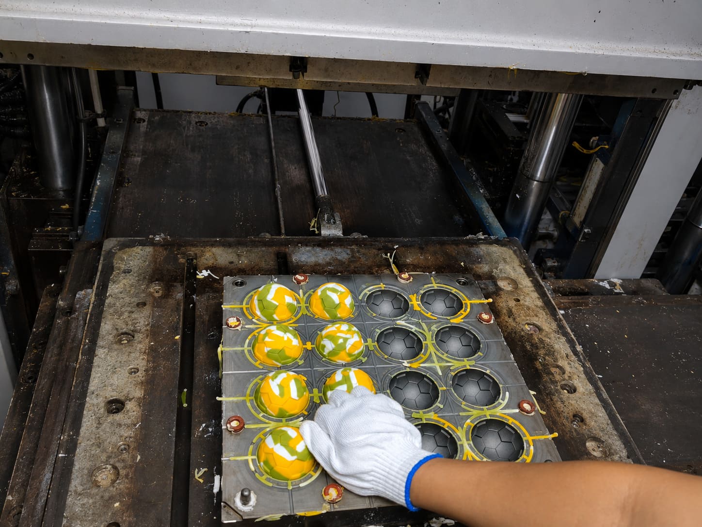 Mold trial and sample molding