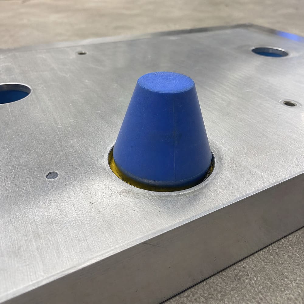 Masking leakage caused by poor contact between silicone plug and hole wall during surface treatment